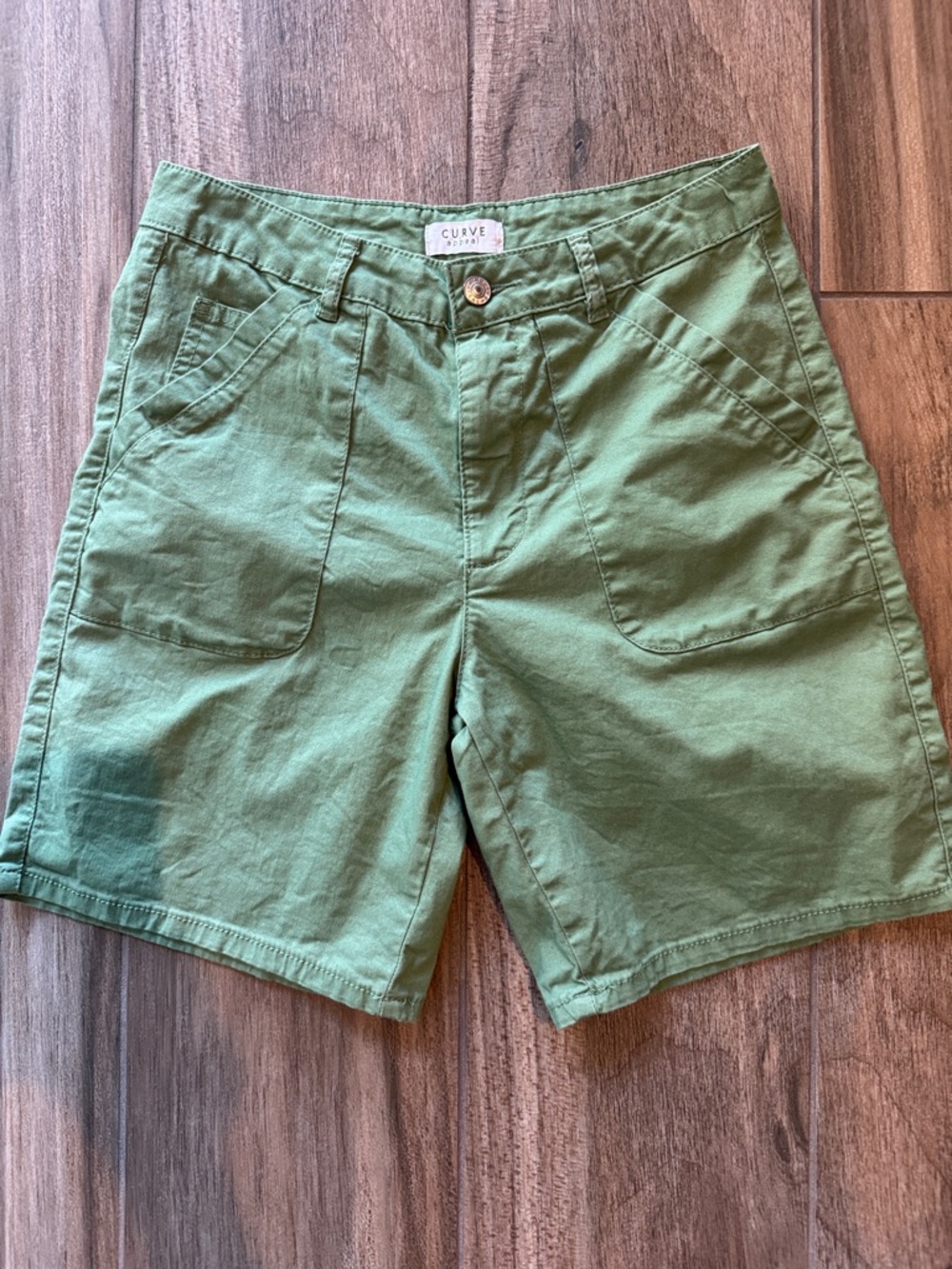 Curve Appeal Women’s Green Cotton Bermuda Shorts. Size 6
